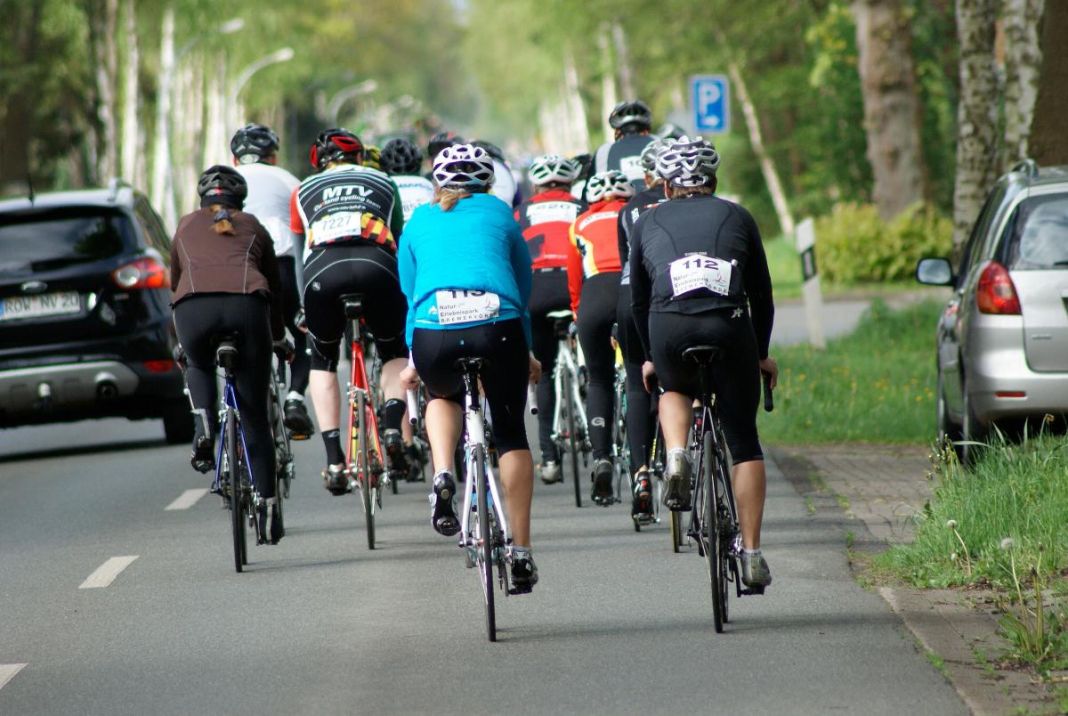 Así es como la DGT quiere que los ciclistas crucen la calle 3 Motor16 LA INTEGRACIÓN URBANA DE LA BICICLETA