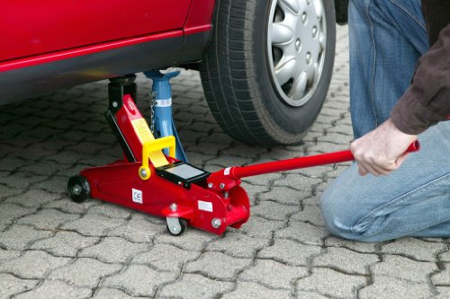Cuida tus neumáticos: 12 consejos esenciales para mantenerlos y evitar accidentes y multas 4 Motor16 gato Motor16