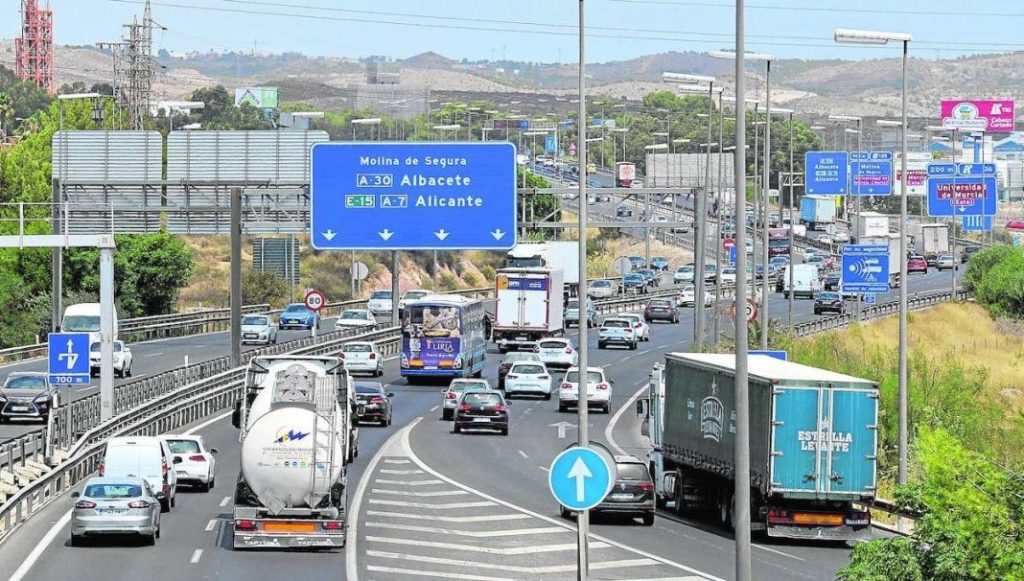 La forma que tienes de conducir en autovías y autopistas desde ahora te va a costar una multa 31 Motor16 norma
