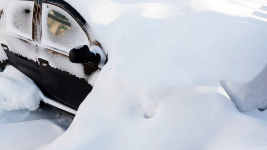 Si te sorprende la nieve sin cadenas en el coche, este es el truco de la DGT que debes poner en práctica 33 Motor16 trucos