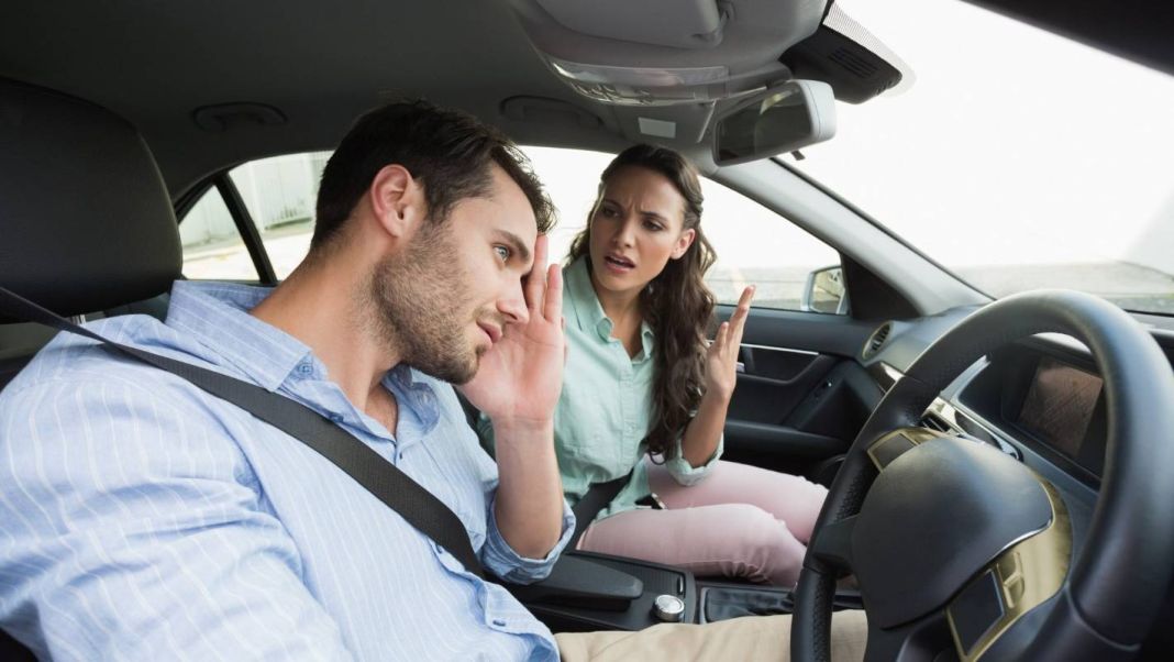 ¿REALMENTE MULTA LA DGT POR CONDUCIR ABRIGADO?