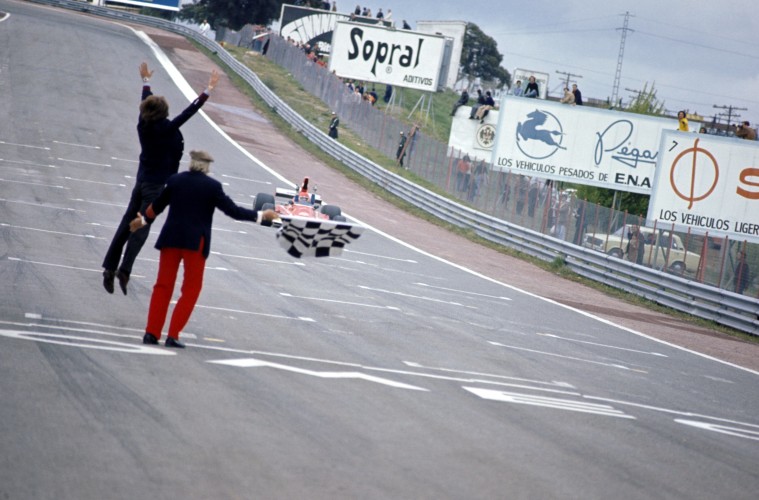 ¿Qué tienen en común el circuito del Jarama con Laguna Seca? Y no hablamos de sus curvas... 2 Motor16 niki lauda y su primera victoria en el jarama 759x500 1 Motor16