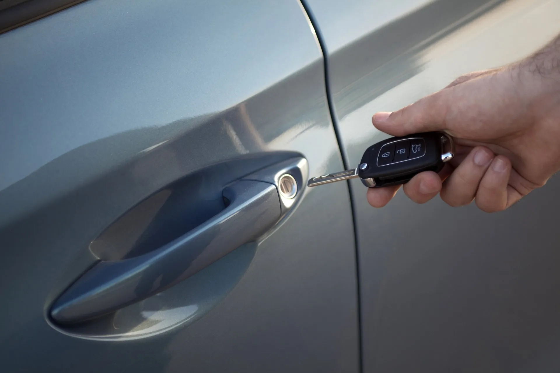 Así puedes cambiar la pila del mando de tu coche sin tener que pasar por el  taller