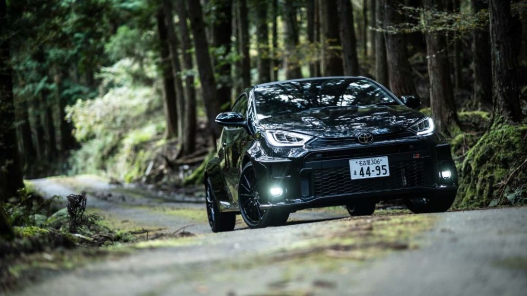 2024 Toyota GR Yaris RS. Imagen delantera.