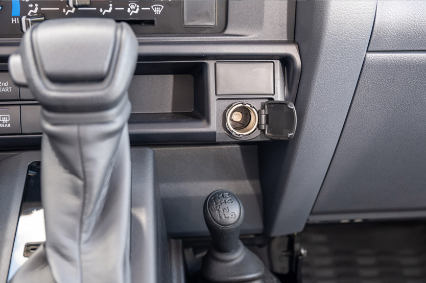 Este Toyota Land Cruiser es un cine móvil y se vende en la Península Ibérica 44 Motor16 toyota land cruiser 70 cine movil 19 Motor16