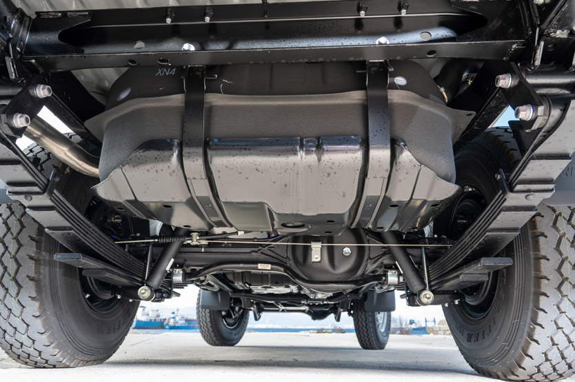 Este Toyota Land Cruiser es un cine móvil y se vende en la Península Ibérica 60 Motor16 toyota land cruiser 70 cine movil 3 Motor16