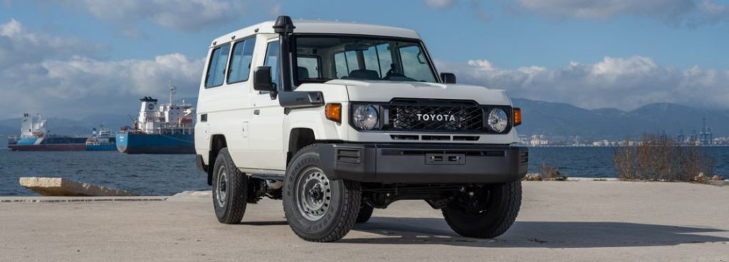 Este Toyota Land Cruiser es un cine móvil y se vende en la Península Ibérica 30 Motor16 toyota land cruiser 70 cine movil 42 Motor16