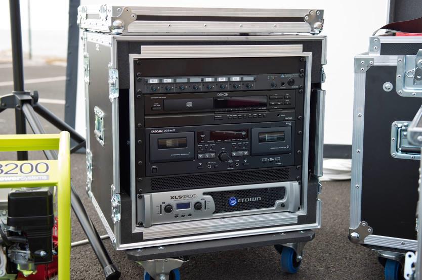 Este Toyota Land Cruiser es un cine móvil y se vende en la Península Ibérica 29 Motor16 toyota land cruiser 70 cine movil 43 Motor16