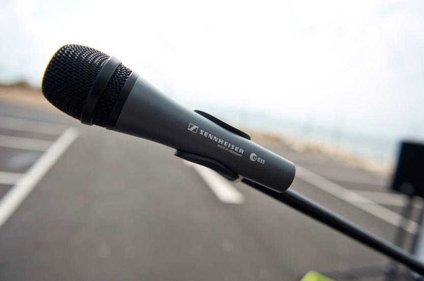 Este Toyota Land Cruiser es un cine móvil y se vende en la Península Ibérica 22 Motor16 toyota land cruiser 70 cine movil 50 Motor16