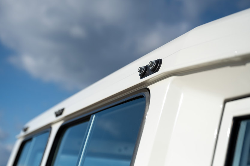 Este Toyota Land Cruiser es un cine móvil y se vende en la Península Ibérica 57 Motor16 toyota land cruiser 70 cine movil 6 Motor16