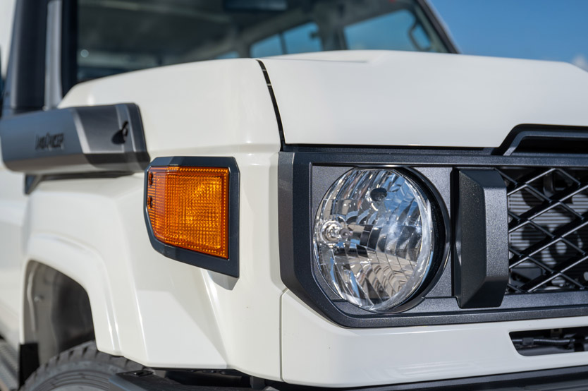 Este Toyota Land Cruiser es un cine móvil y se vende en la Península Ibérica 55 Motor16 toyota land cruiser 70 cine movil 8 Motor16