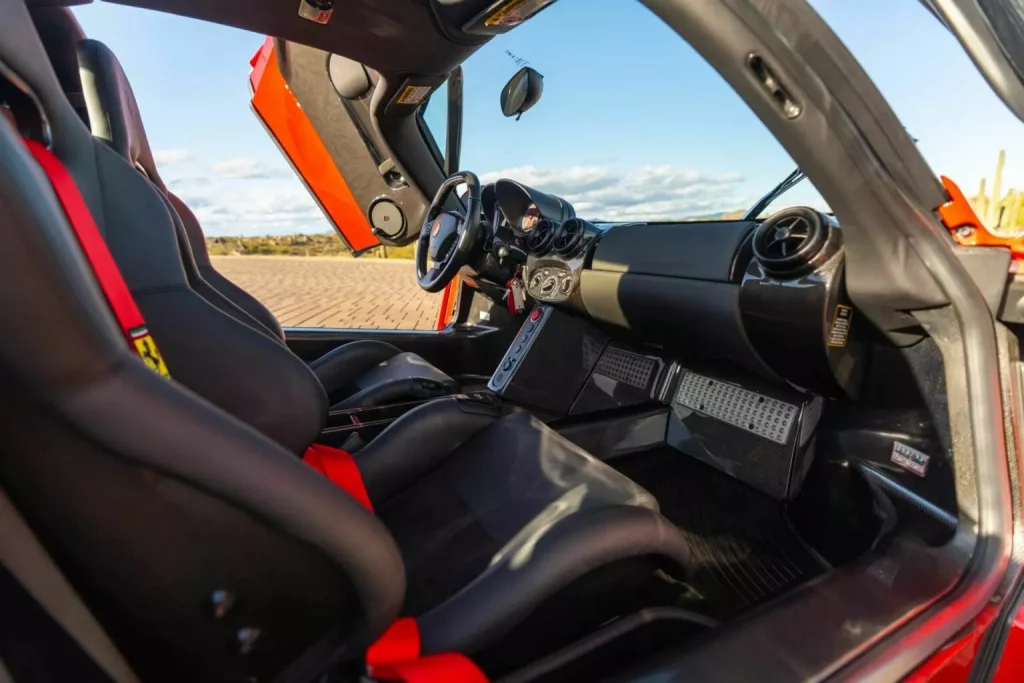 2003 Ferrari Enzo Mecum. Imagen interior.