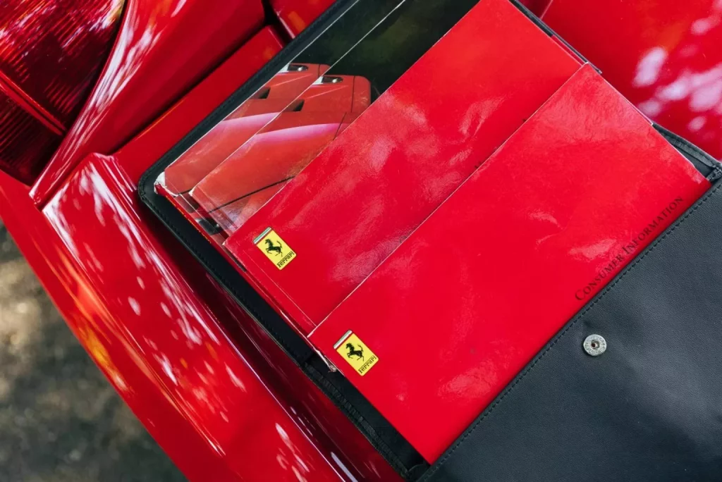 2003 Ferrari Enzo Mecum. Imagen libros.