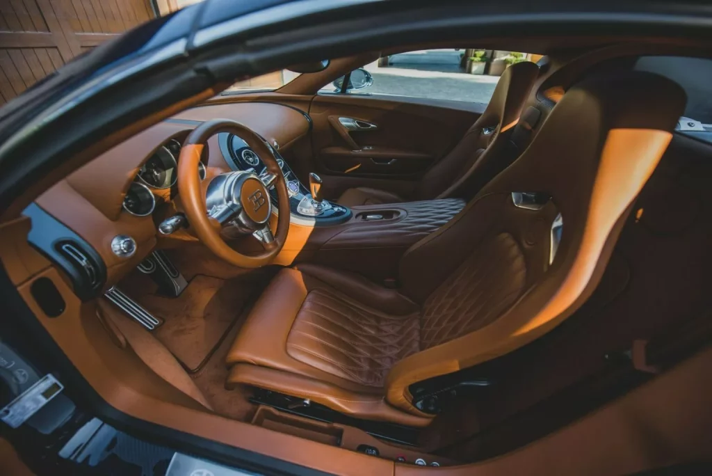 2009 Bugatti Veyron Sang Bleu RM Sotheby's. Imagen interior.