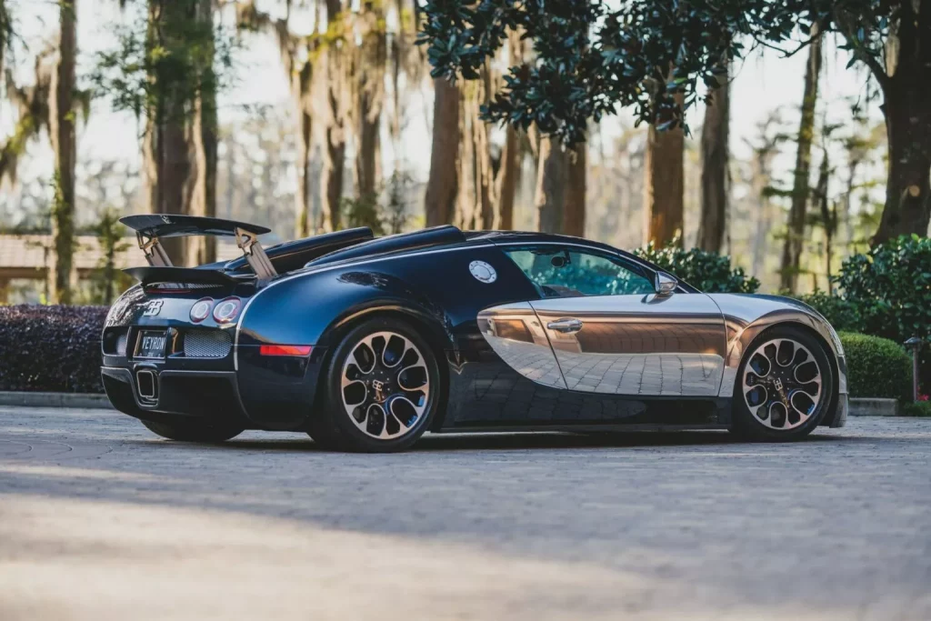 2009 Bugatti Veyron Sang Bleu RM Sotheby's. Imagen trasera.