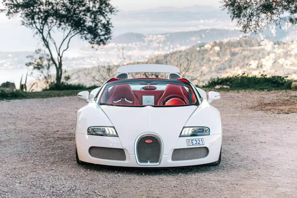 Con este Bugatti Veyron Grand Sport, alguien ha estrenado Año del Dragón como se merece 4 Motor16 2012 Bugatti Veyron Grand Sport Wei Long Collecting Cars 1 Motor16