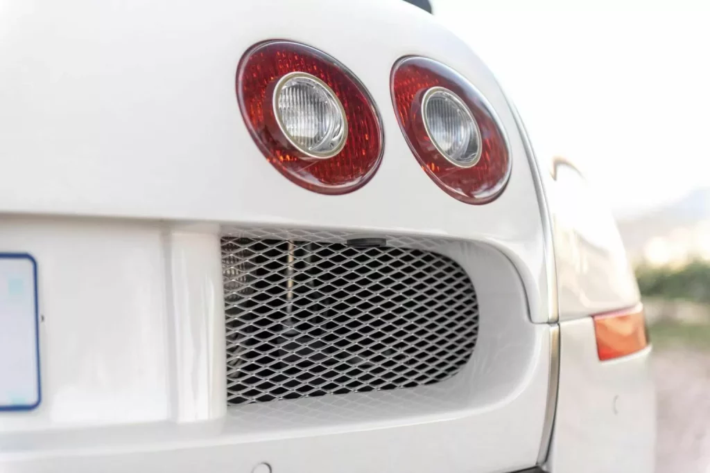 Con este Bugatti Veyron Grand Sport, alguien ha estrenado Año del Dragón como se merece 14 Motor16 2012 Bugatti Veyron Grand Sport Wei Long Collecting Cars 11 Motor16
