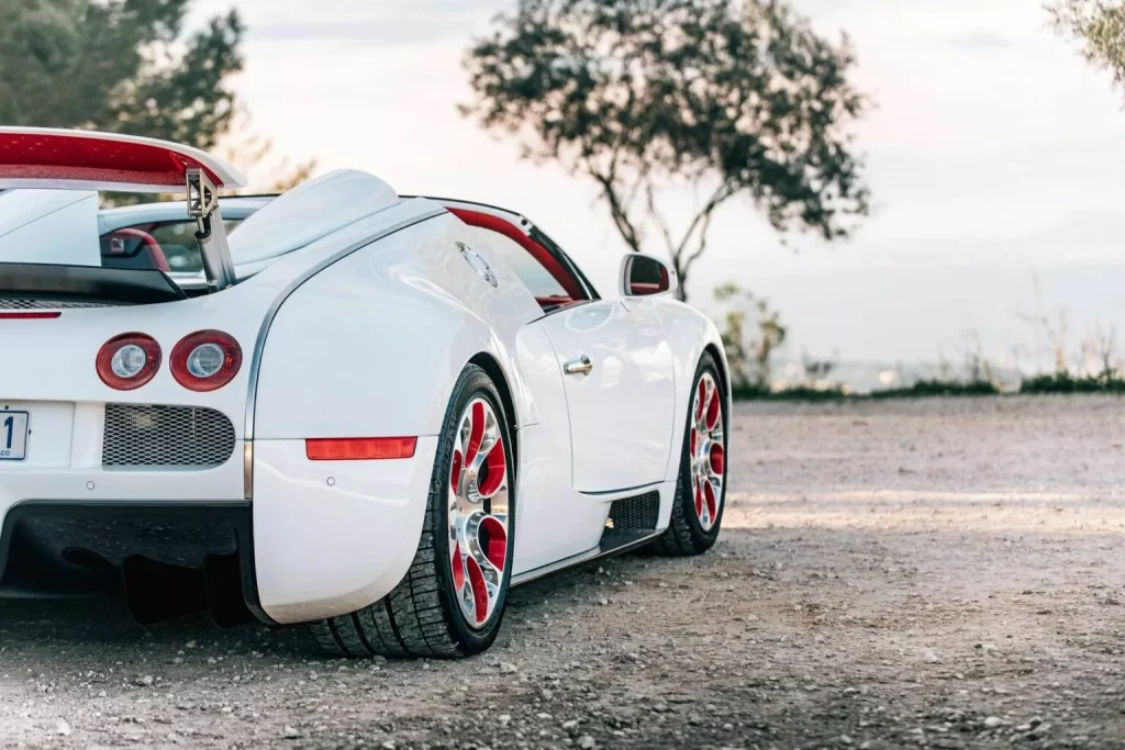 Con este Bugatti Veyron Grand Sport, alguien ha estrenado Año del Dragón como se merece 15 Motor16 2012 Bugatti Veyron Grand Sport Wei Long Collecting Cars 12 Motor16