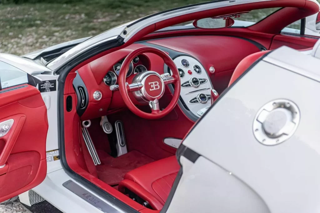 Con este Bugatti Veyron Grand Sport, alguien ha estrenado Año del Dragón como se merece 21 Motor16 2012 Bugatti Veyron Grand Sport Wei Long Collecting Cars 18 Motor16
