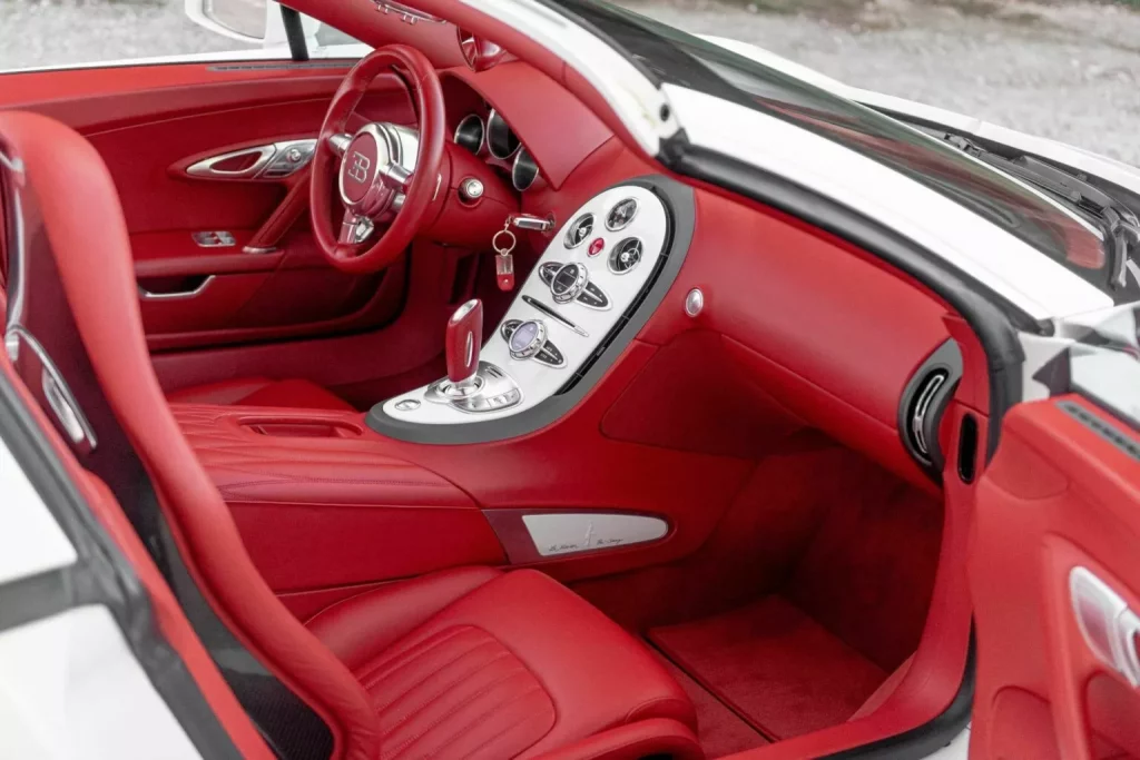 Con este Bugatti Veyron Grand Sport, alguien ha estrenado Año del Dragón como se merece 22 Motor16 2012 Bugatti Veyron Grand Sport Wei Long Collecting Cars 19 Motor16