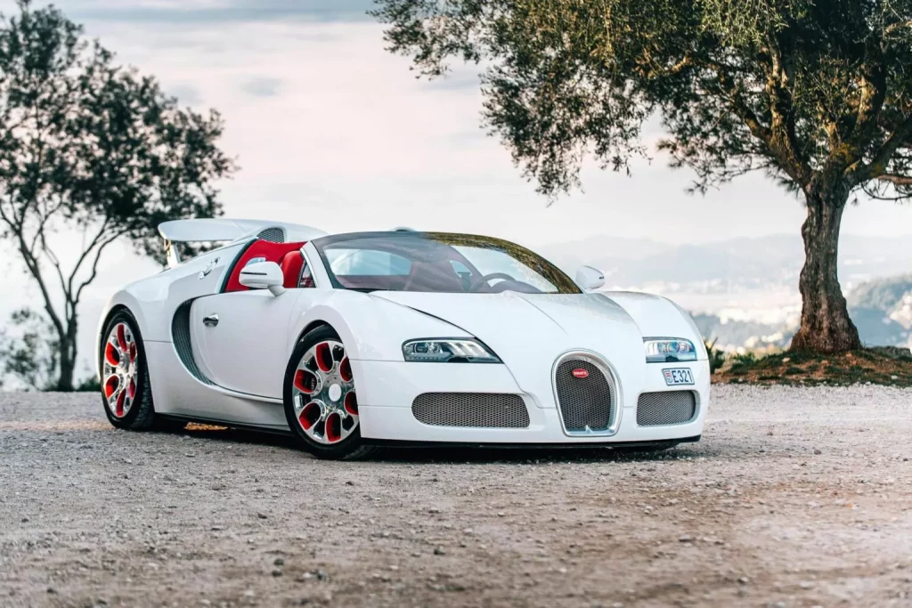 Con este Bugatti Veyron Grand Sport, alguien ha estrenado Año del Dragón como se merece 1 Motor16 2012 Bugatti Veyron Grand Sport Wei Long Collecting Cars. Imagen.