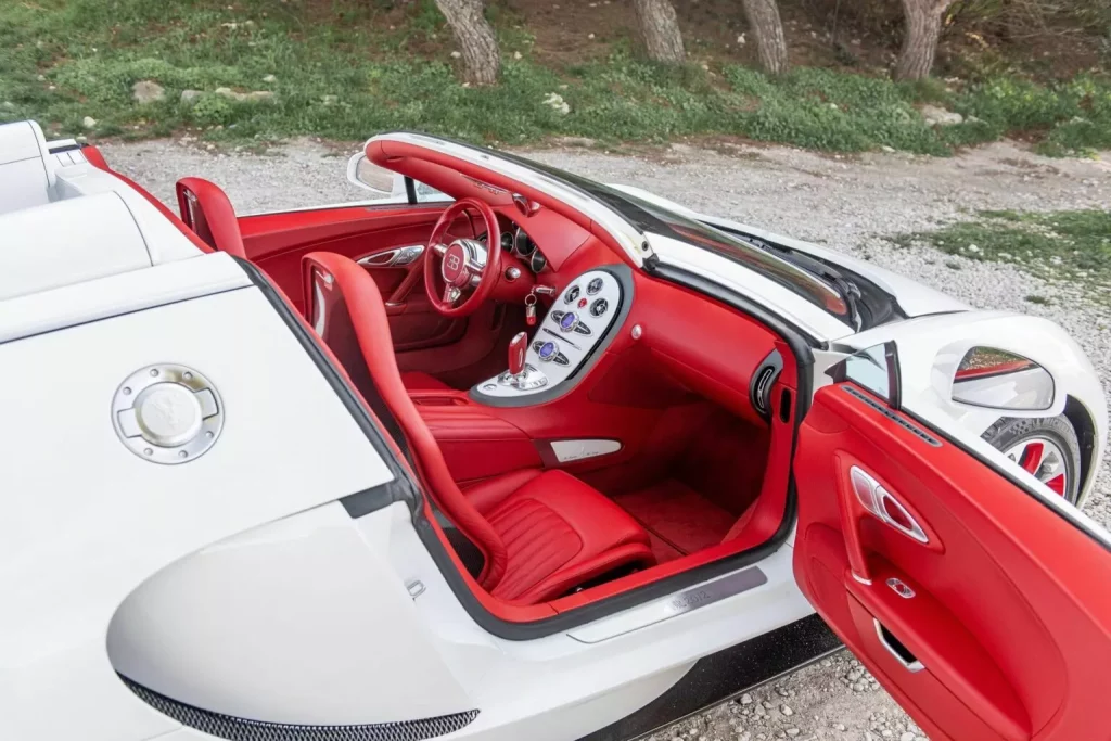 Con este Bugatti Veyron Grand Sport, alguien ha estrenado Año del Dragón como se merece 27 Motor16 2012 Bugatti Veyron Grand Sport Wei Long Collecting Cars 24 Motor16