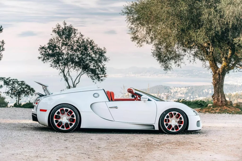 Con este Bugatti Veyron Grand Sport, alguien ha estrenado Año del Dragón como se merece 6 Motor16 2012 Bugatti Veyron Grand Sport Wei Long Collecting Cars 3 Motor16