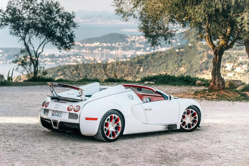 Con este Bugatti Veyron Grand Sport, alguien ha estrenado Año del Dragón como se merece 7 Motor16 2012 Bugatti Veyron Grand Sport Wei Long Collecting Cars 4 Motor16