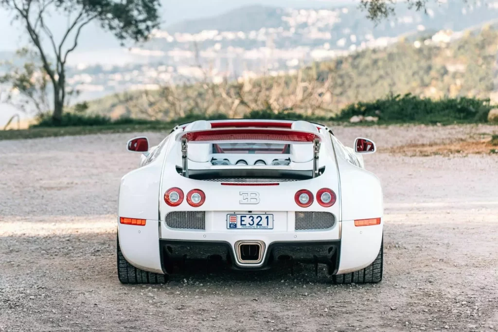 Con este Bugatti Veyron Grand Sport, alguien ha estrenado Año del Dragón como se merece 8 Motor16 2012 Bugatti Veyron Grand Sport Wei Long Collecting Cars 5 Motor16