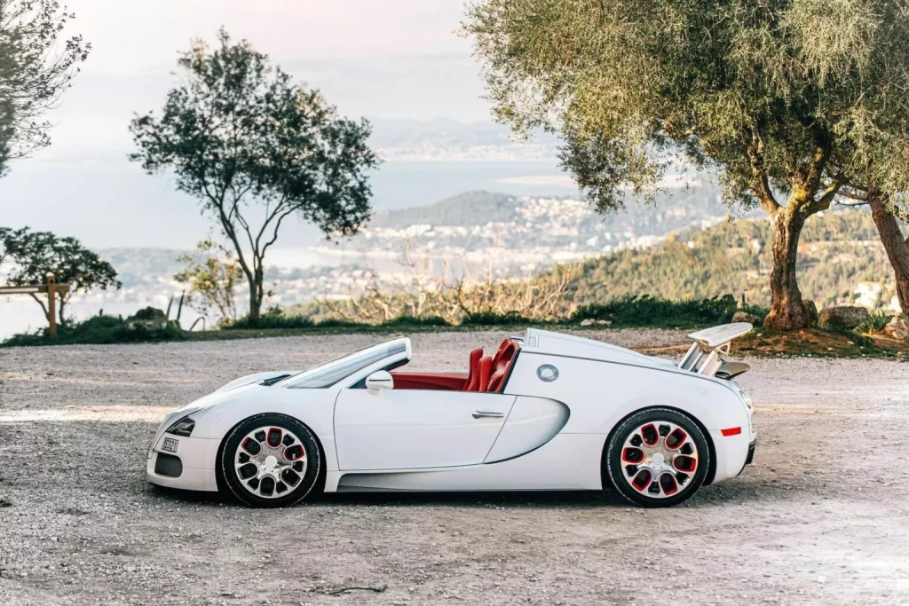 Con este Bugatti Veyron Grand Sport, alguien ha estrenado Año del Dragón como se merece 10 Motor16 2012 Bugatti Veyron Grand Sport Wei Long Collecting Cars 7 Motor16
