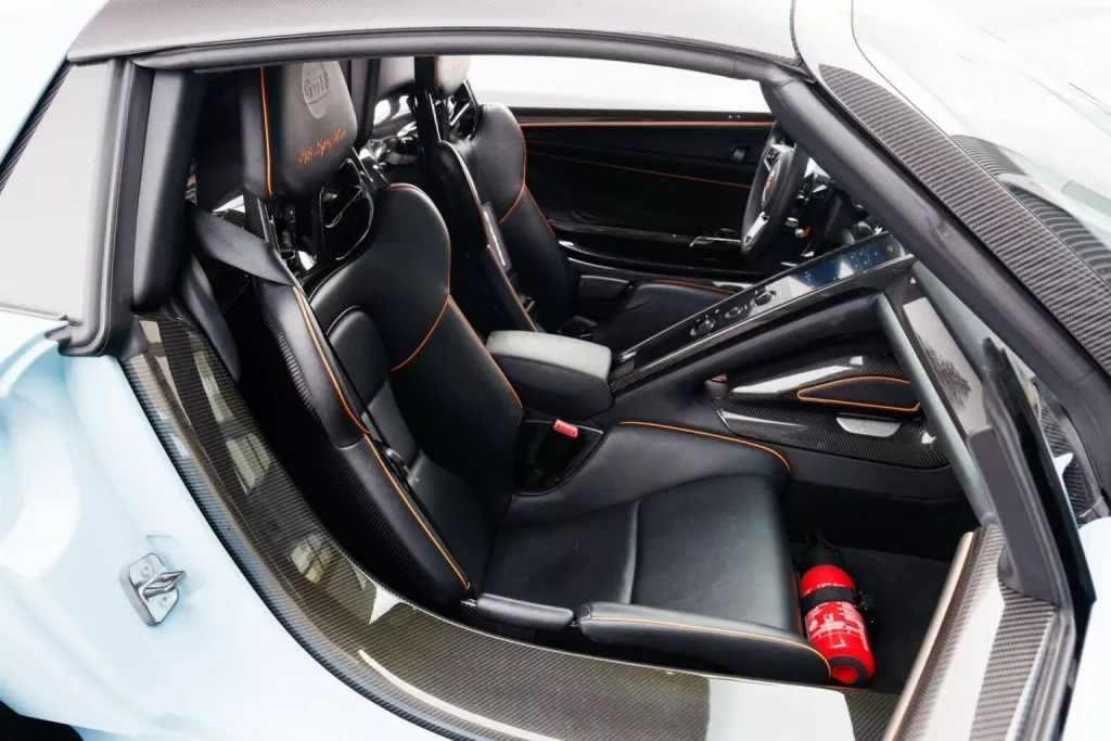 2015 Porsche 918 Spyder Gulf. Gooding. Imagen interior.