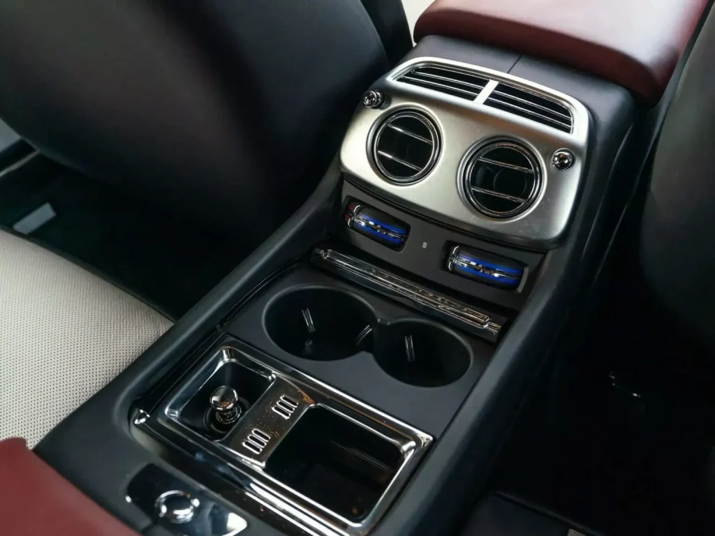 Rolls-Royce Silver Spectre: Este exótico shooting brake te busca 22 Motor16 2020 Rolls Royce Silver Spectre RM Sothebys 7 Motor16