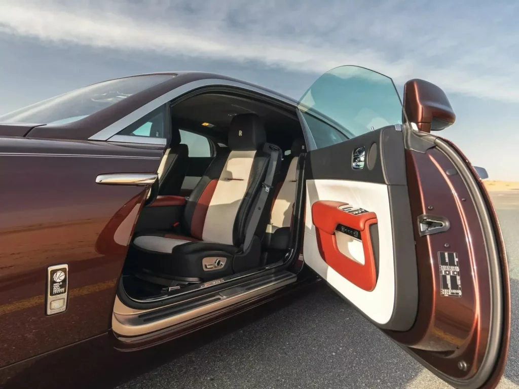 Rolls-Royce Silver Spectre: Este exótico shooting brake te busca 2 Motor16 2020 Rolls-Royce Silver Spectre. RM Sotheby's. Imagen interior.