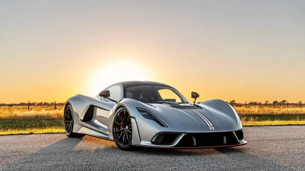 Este es el primer Hennessey Venom F5 que sale a subasta. Y ojo al precio 1 Motor16 2022 Hennessey Venom F5 Broad Arrow. Imagen delantera.