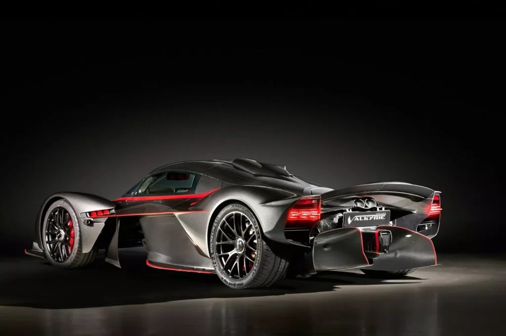 Aston Martin Valkyrie: el número 51 de los 150 fabricados puede ser tuyo 1 Motor16 2023 Aston Martin Valkyrire 51. RM Sotheby's. Imagen trasera.