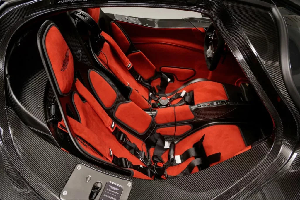 Aston Martin Valkyrie: el número 51 de los 150 fabricados puede ser tuyo 2 Motor16 2023 Aston Martin Valkyrire 51. RM Sotheby's. Imagen interior.