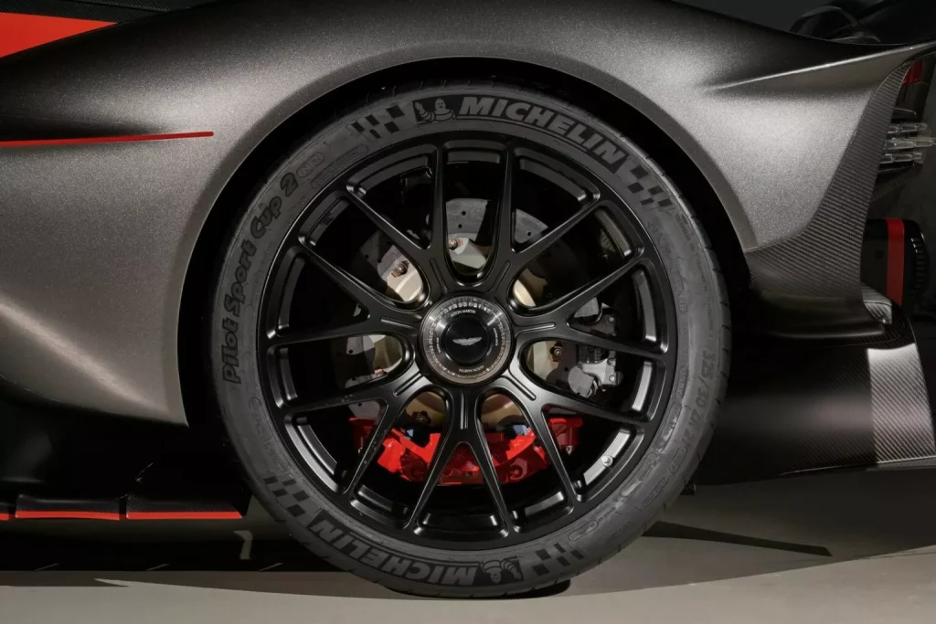 Aston Martin Valkyrie: el número 51 de los 150 fabricados puede ser tuyo 3 Motor16 2023 Aston Martin Valkyrire 51. RM Sotheby's. Imagen detalle.