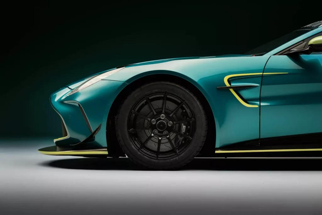 Aston Martin Vantage GT4: Con un 80% de calle en su ADN 4 Motor16 2024 Aston Martin Vantage GT4. Imagen detalle.
