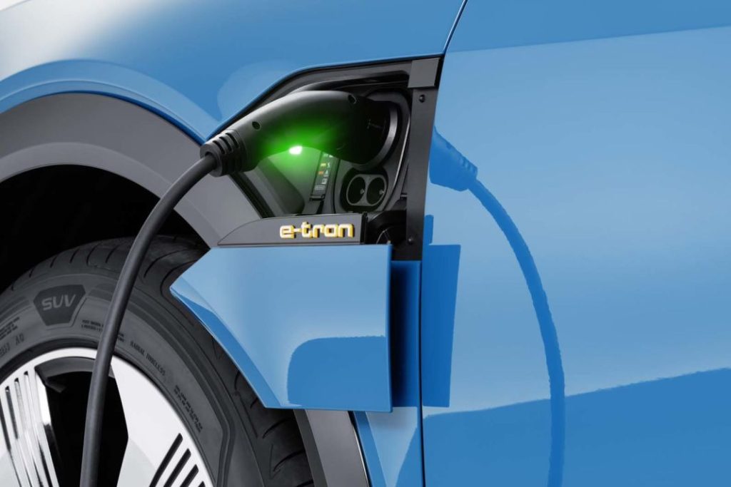 Dos carísimos SUV eléctricos que cuatro años más tarde compras a precio de saldo 1 Motor16 2024 Audi e tron carga Motor16