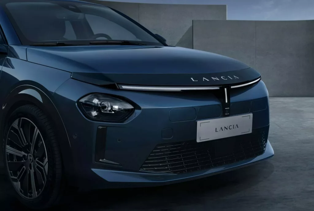 Lancia Ypsilon: Un utilitario que reemplaza a una leyenda con 14 años de historia 16 Motor16 2024 Lancia Ypsilon Cassina 11 Motor16