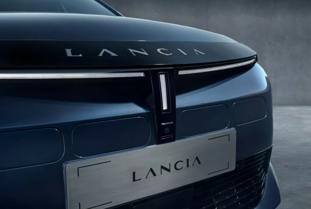 Lancia Ypsilon: Un utilitario que reemplaza a una leyenda con 14 años de historia 17 Motor16 2024 Lancia Ypsilon Cassina 12 Motor16