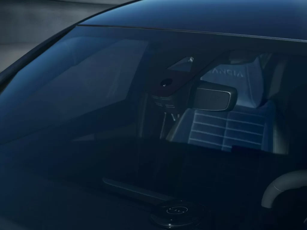 Lancia Ypsilon: Un utilitario que reemplaza a una leyenda con 14 años de historia 22 Motor16 2024 Lancia Ypsilon Cassina 17 Motor16