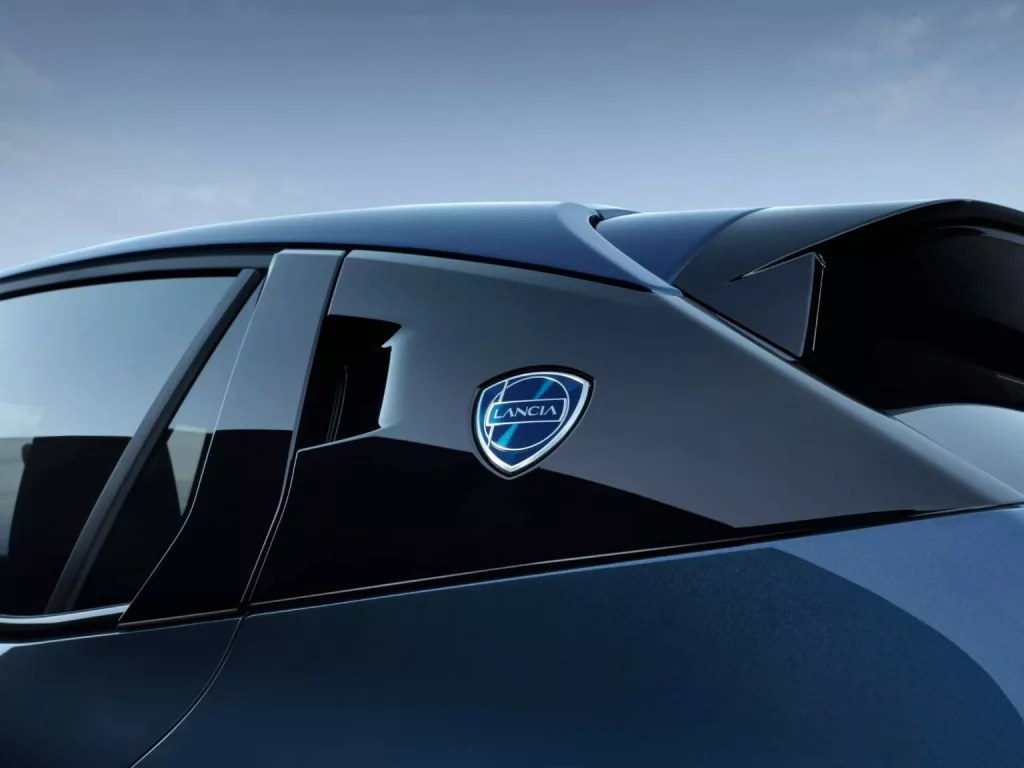 Lancia Ypsilon: Un utilitario que reemplaza a una leyenda con 14 años de historia 24 Motor16 2024 Lancia Ypsilon Cassina 19 Motor16