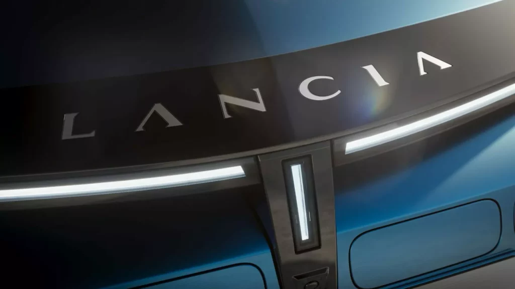 Lancia Ypsilon: Un utilitario que reemplaza a una leyenda con 14 años de historia 27 Motor16 2024 Lancia Ypsilon Cassina 22 Motor16