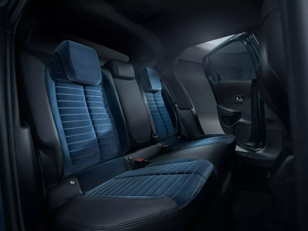 Lancia Ypsilon: Un utilitario que reemplaza a una leyenda con 14 años de historia 39 Motor16 2024 Lancia Ypsilon Cassina 35 Motor16