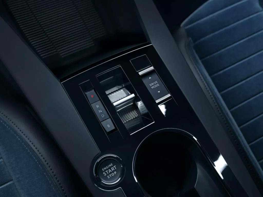 Lancia Ypsilon: Un utilitario que reemplaza a una leyenda con 14 años de historia 42 Motor16 2024 Lancia Ypsilon Cassina 38 Motor16