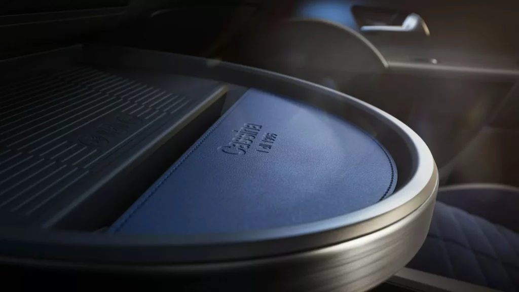 Lancia Ypsilon: Un utilitario que reemplaza a una leyenda con 14 años de historia 47 Motor16 2024 Lancia Ypsilon Cassina 43 Motor16