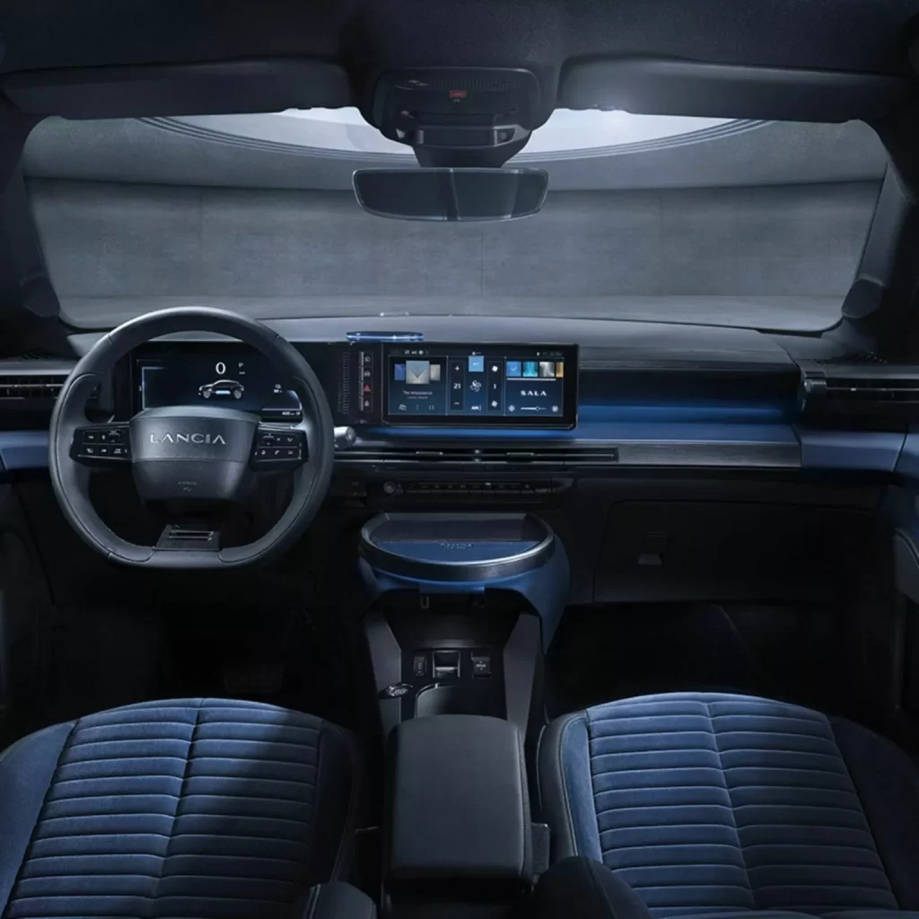 Lancia Ypsilon: Un utilitario que reemplaza a una leyenda con 14 años de historia 48 Motor16 2024 Lancia Ypsilon Cassina 44 Motor16
