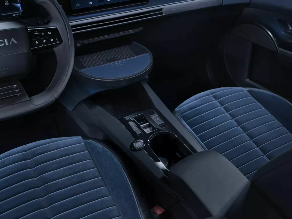Lancia Ypsilon: Un utilitario que reemplaza a una leyenda con 14 años de historia 51 Motor16 2024 Lancia Ypsilon Cassina 47 Motor16