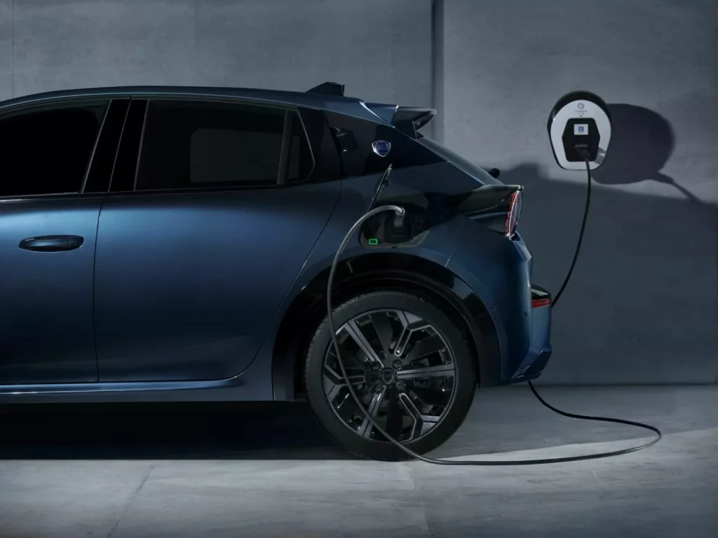 2024 Lancia Ypsilon Cassina. Imagen detalle carga.